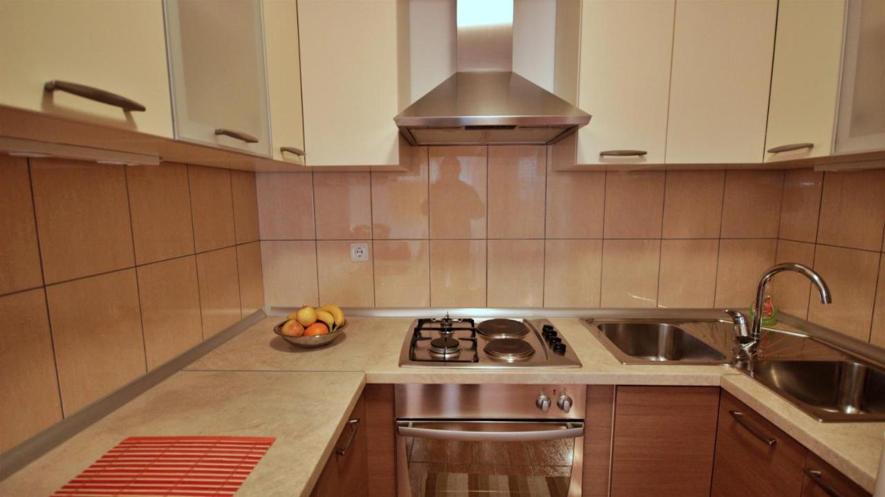 Apartment Jen Омиш Экстерьер фото